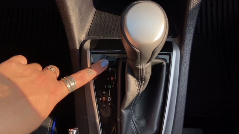 Fungsi Butang Shift Lock